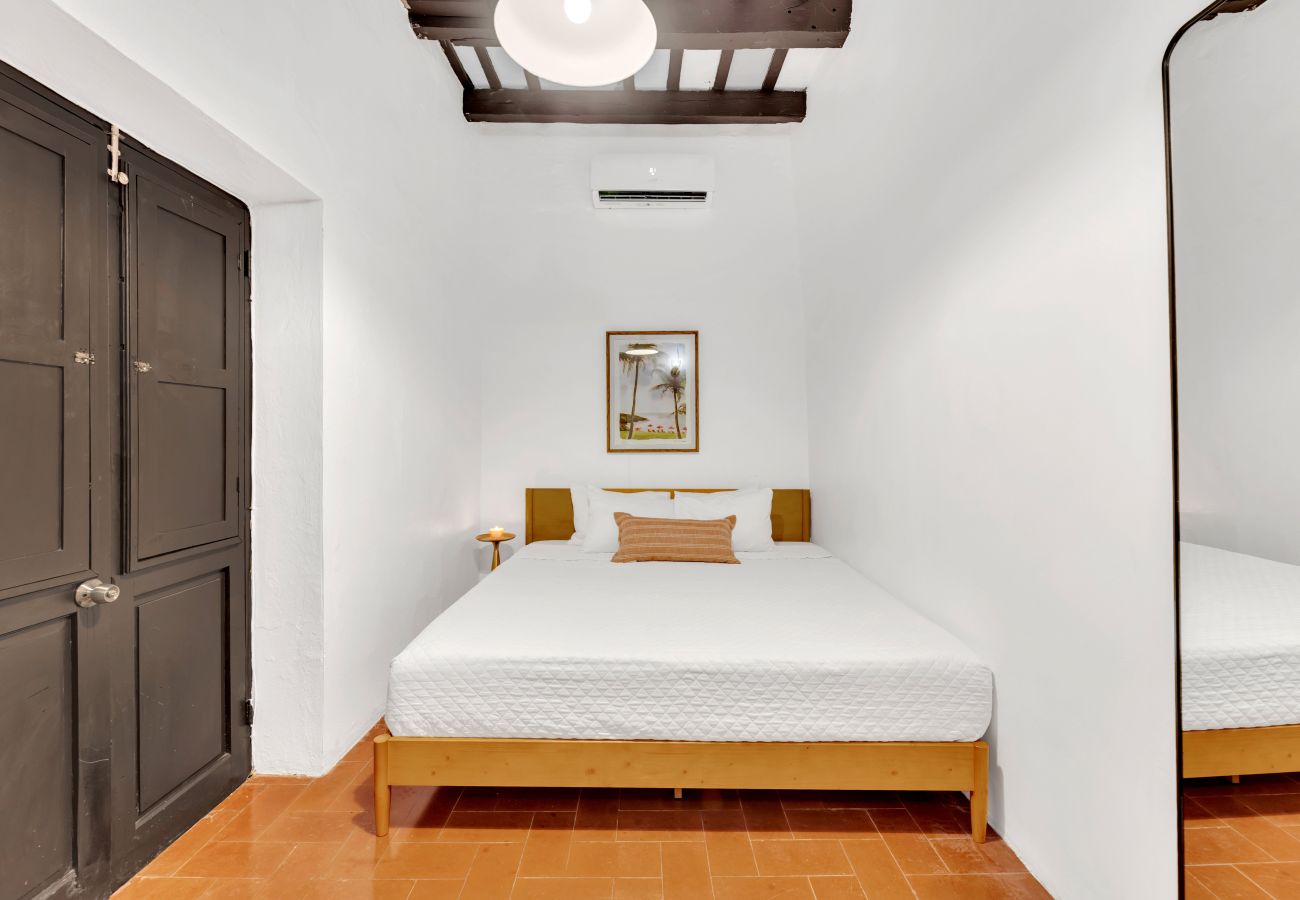 Apartamento en San Juan - Colonial Villa Just Remodeled 2 floors Indoor Patio & Tub  Next to San Sebastian St.