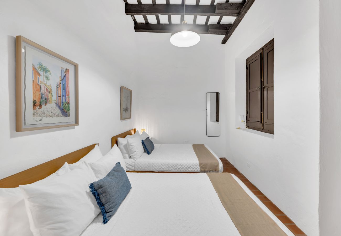 Apartamento en San Juan - Colonial Villa Just Remodeled 2 floors Indoor Patio & Tub  Next to San Sebastian St.