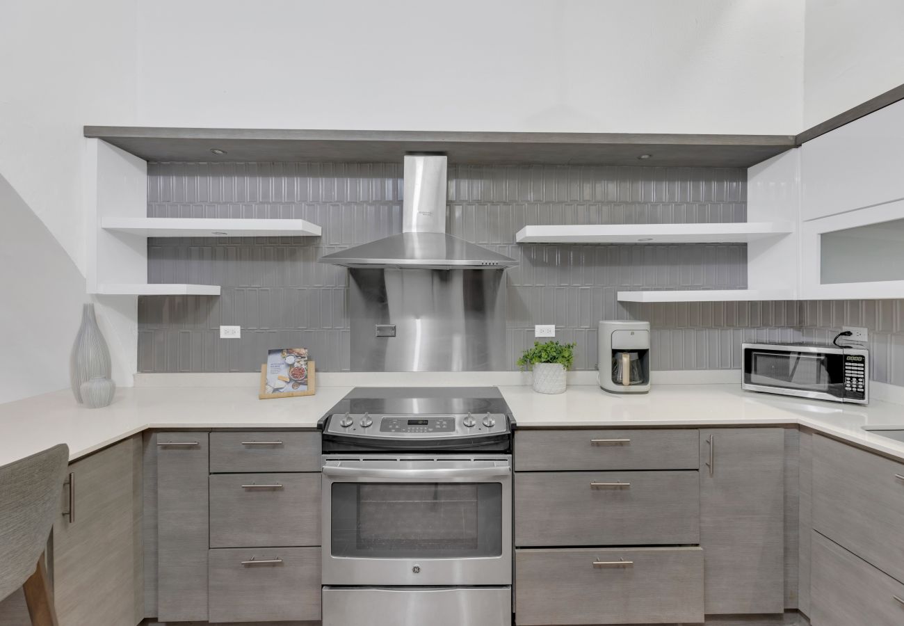 Apartamento en San Juan - Colonial Villa Just Remodeled 2 floors Indoor Patio & Tub  Next to San Sebastian St.