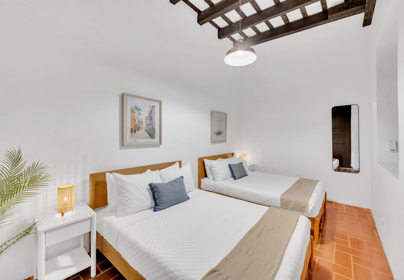 Apartamento en San Juan - Colonial Villa Just Remodeled 2 floors Indoor Patio & Tub  Next to San Sebastian St.