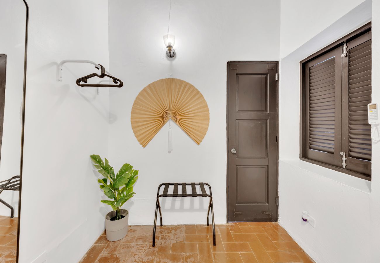 Apartamento en San Juan - Colonial Villa Just Remodeled 2 floors Indoor Patio & Tub  Next to San Sebastian St.