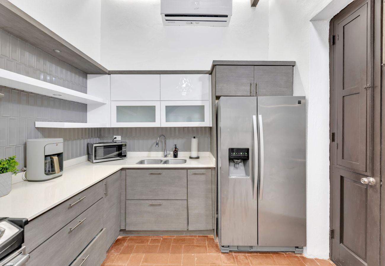 Apartamento en San Juan - Colonial Villa Just Remodeled 2 floors Indoor Patio & Tub  Next to San Sebastian St.