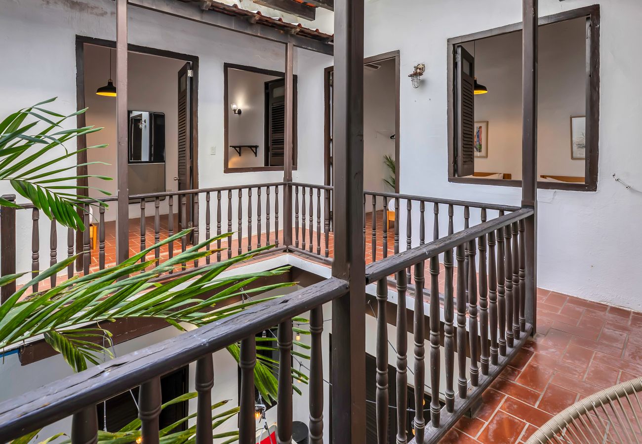 Apartamento en San Juan - Colonial Villa Just Remodeled 2 floors Indoor Patio & Tub  Next to San Sebastian St.