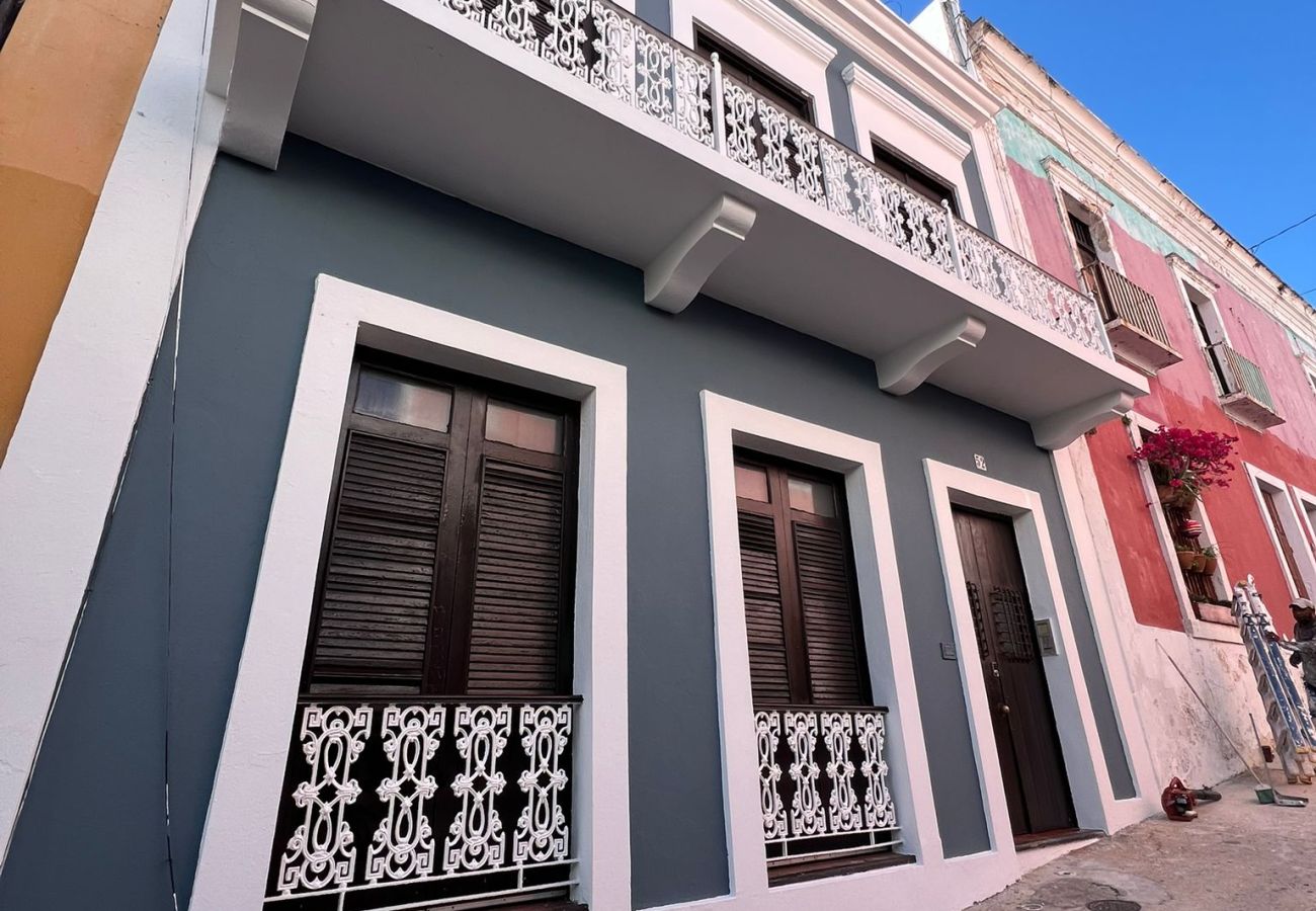 Apartamento en San Juan - Colonial Villa Just Remodeled 2 floors Indoor Patio & Tub  Next to San Sebastian St.
