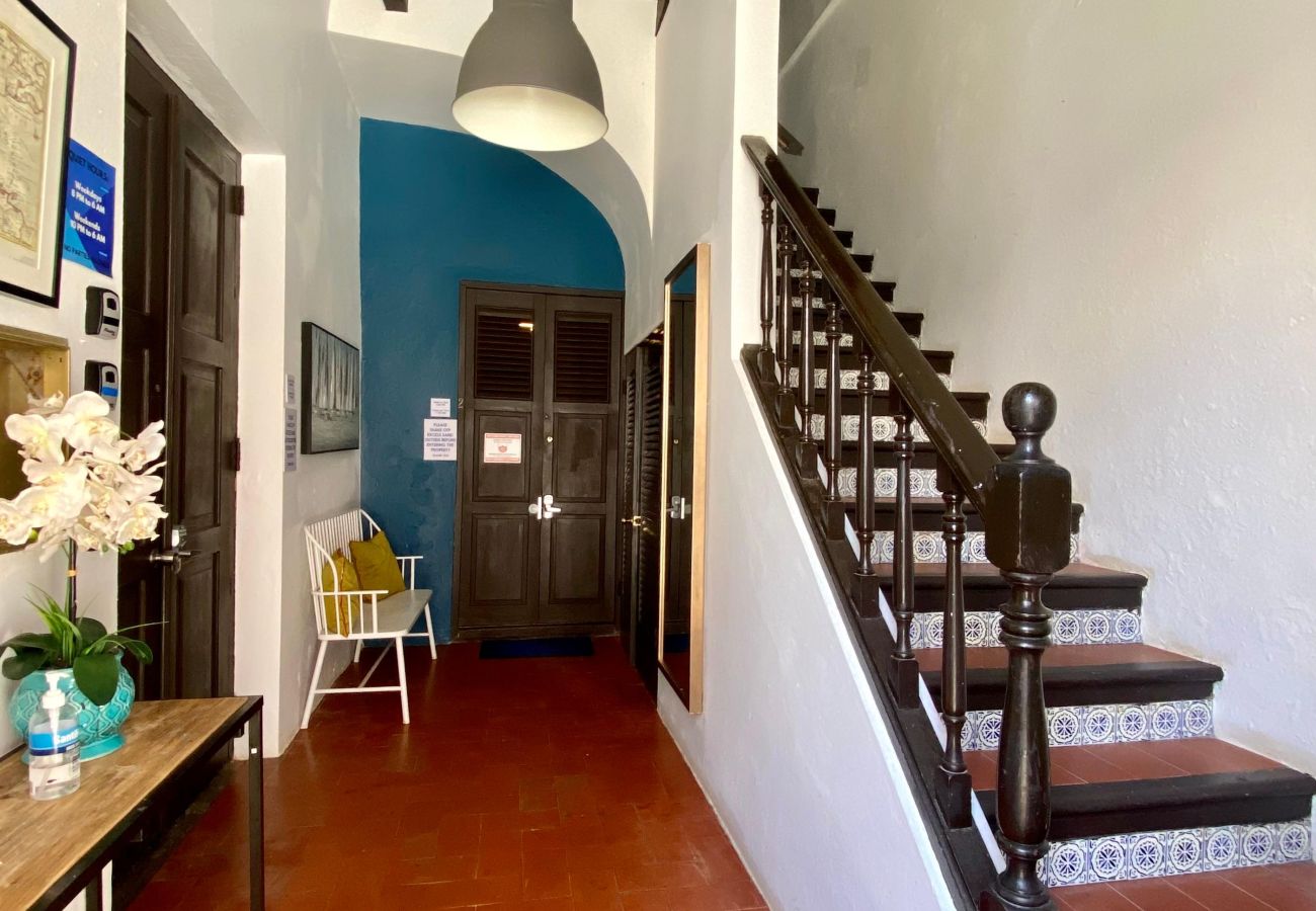 Apartamento en San Juan - Colonial Apt. w/ Balcony in OSJ/ Next to San Sebastian St.