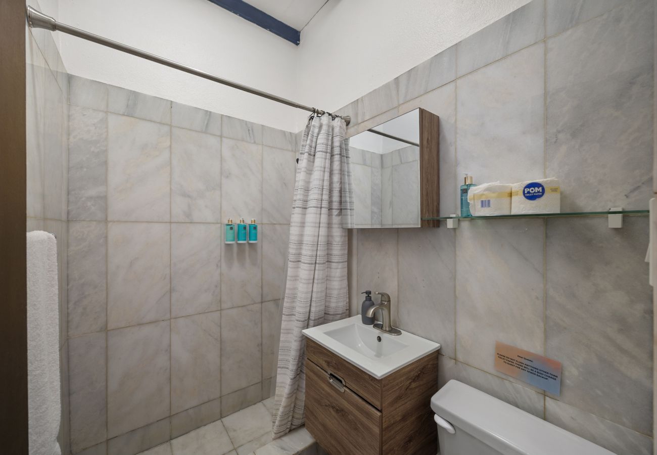 Apartamento en San Juan - Colonial Apt. w/ Balcony in OSJ/ Next to San Sebastian St.