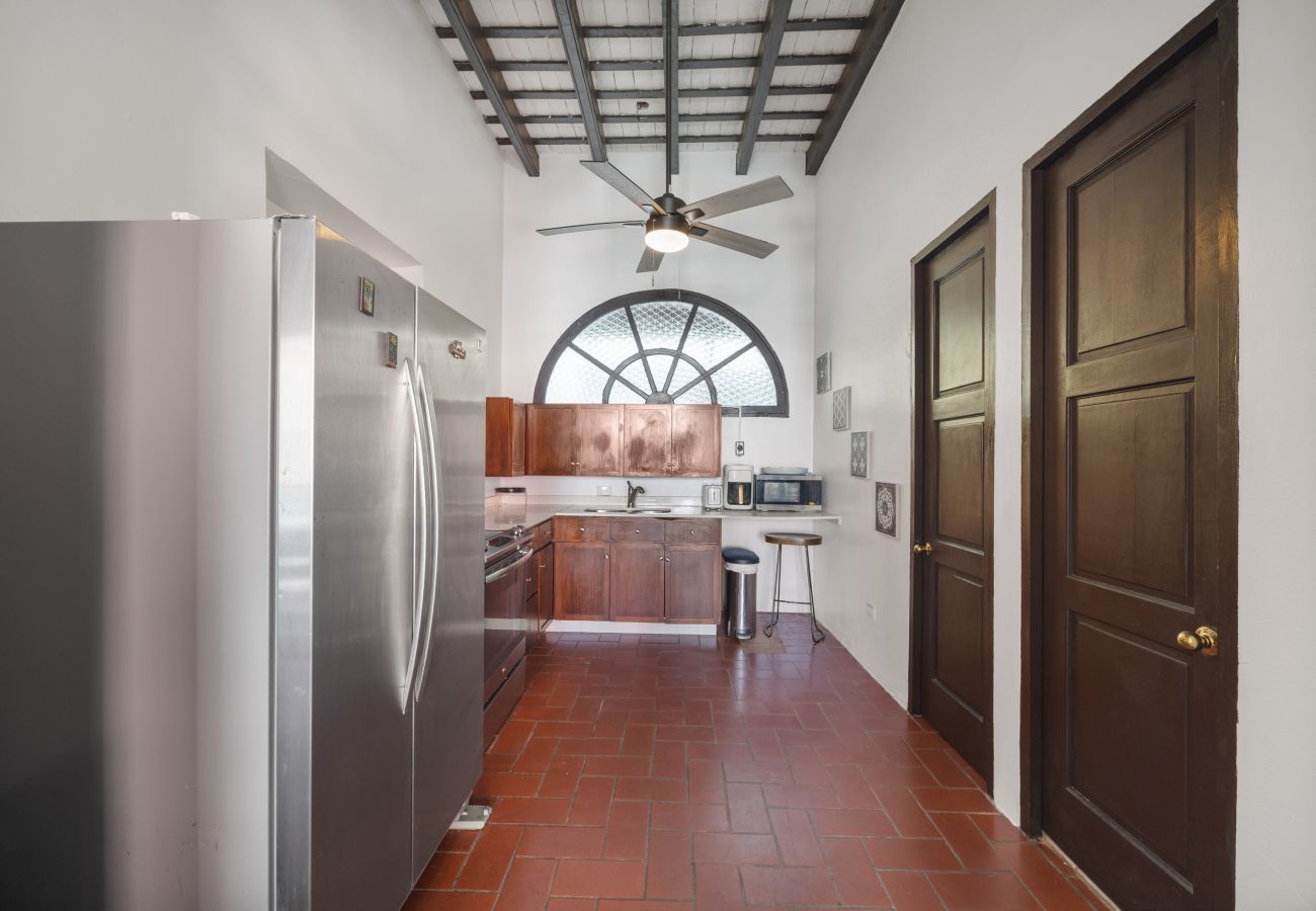 Apartamento en San Juan - Colonial Apt. w/ Balcony in OSJ/ Next to San Sebastian St.