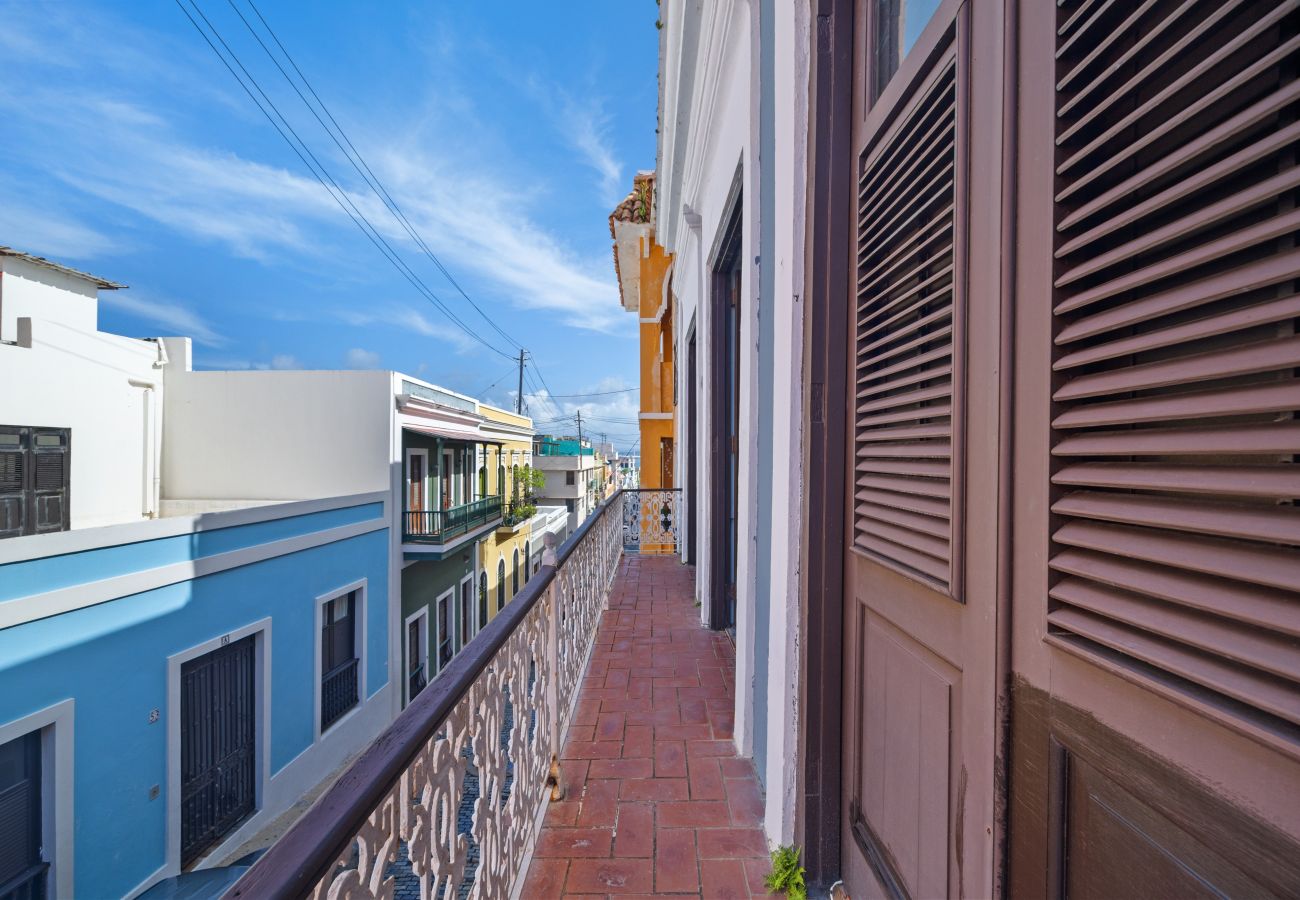 Apartamento en San Juan - Colonial Apt. w/ Balcony in OSJ/ Next to San Sebastian St.