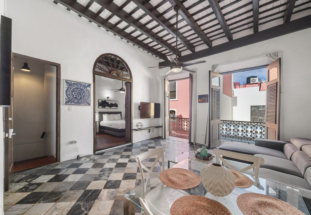 Apartamento en San Juan - Colonial Apt. w/ Balcony in OSJ/ Next to San Sebastian St.