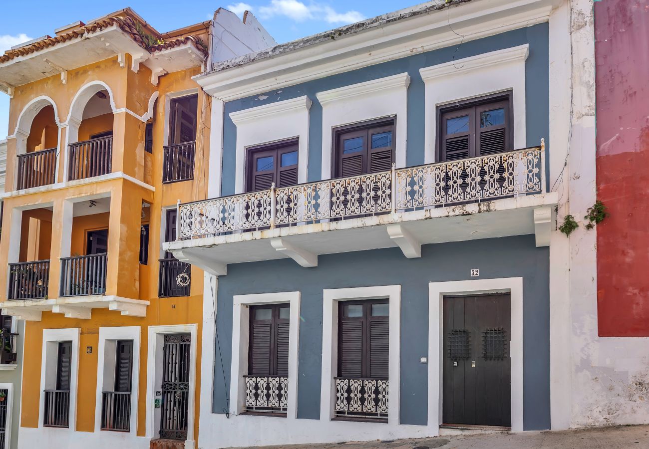 Apartamento en San Juan - Colonial Apt. w/ Balcony in OSJ/ Next to San Sebastian St.