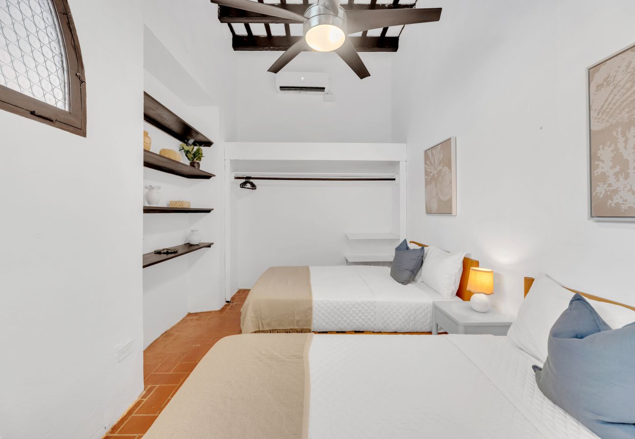 Apartamento en San Juan - Colonial Apt. w/ Balcony in OSJ/ Next to San Sebastian St.