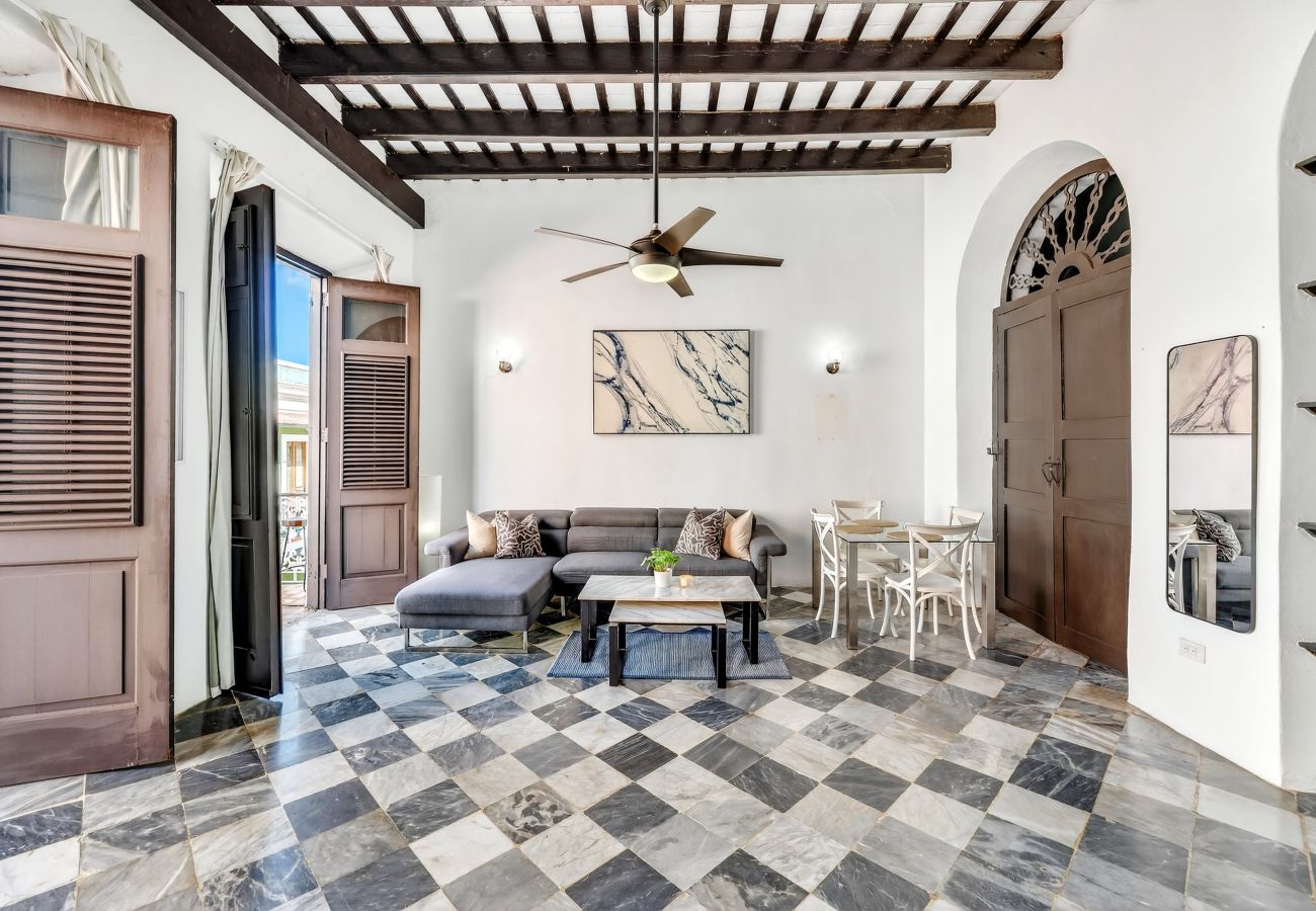 Apartamento en San Juan - Colonial Apt. w/ Balcony in OSJ/ Next to San Sebastian St.