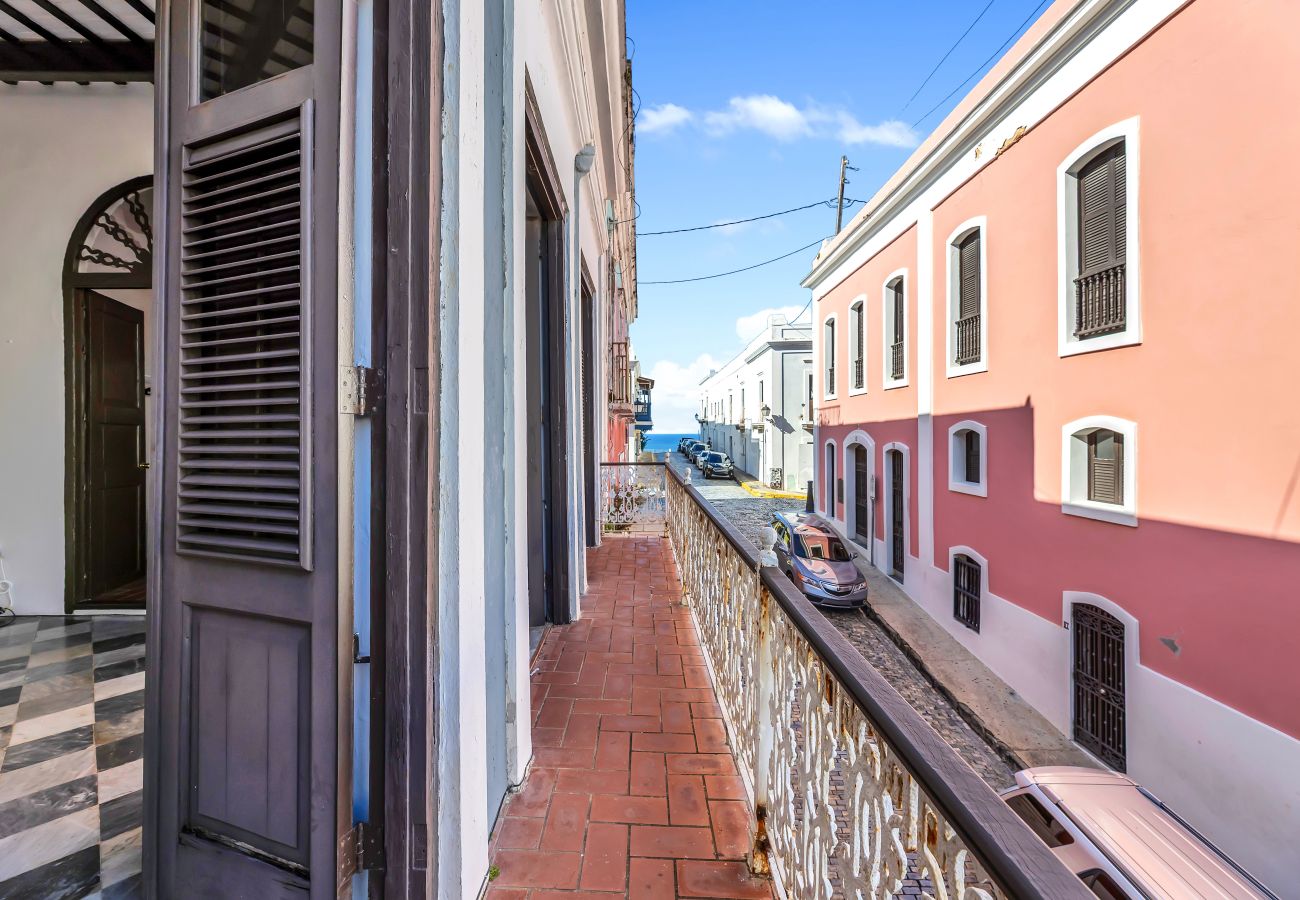 Apartamento en San Juan - Colonial Apt. w/ Balcony in OSJ/ Next to San Sebastian St.