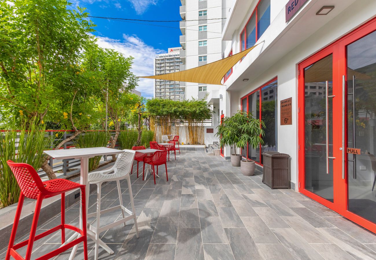 Alquiler por habitaciones en San Juan - Interior Queen Room | Red Door Inn |