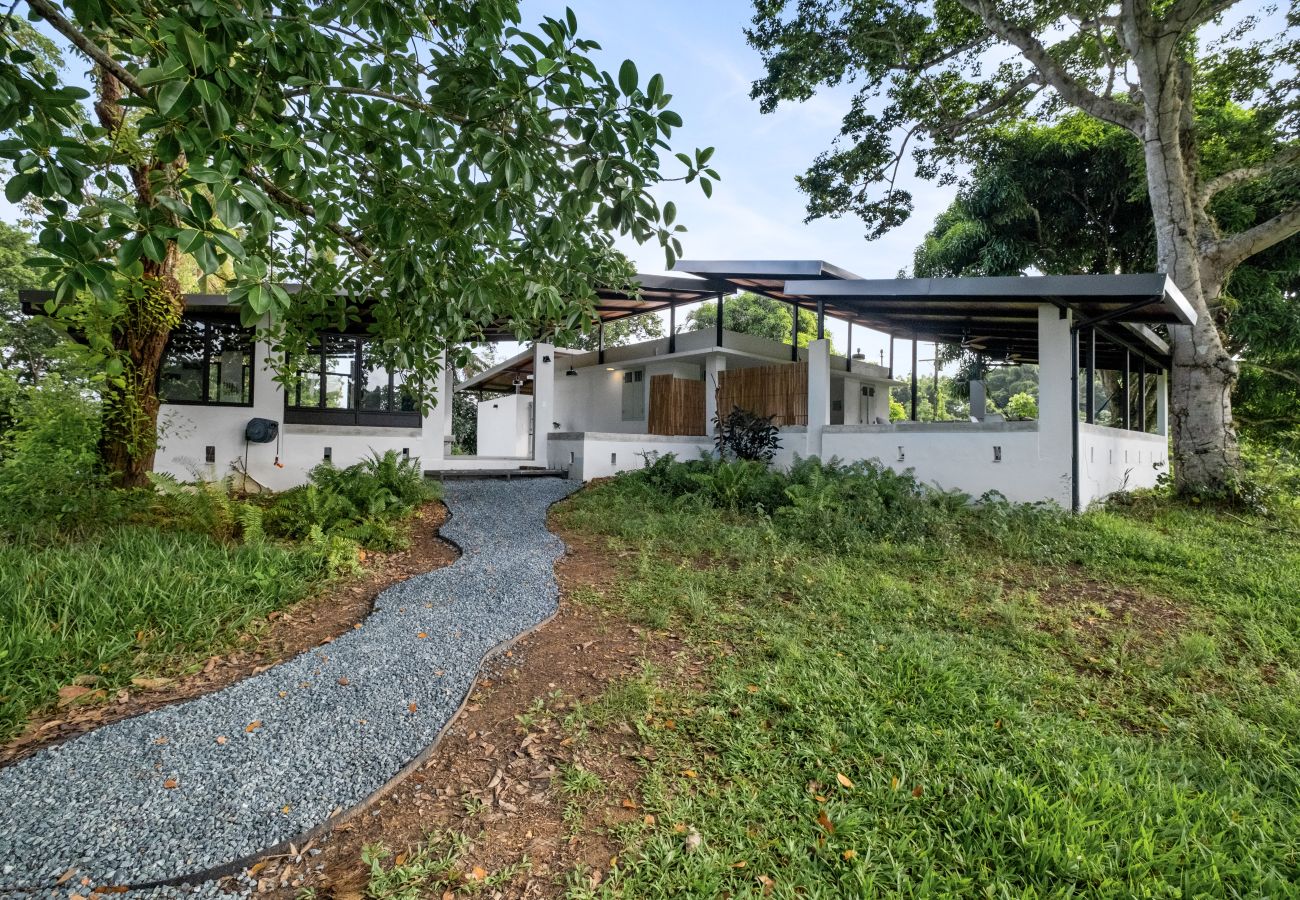 Casa en Ciales - Casa Algarrobo finca relajante en Puerto Rico