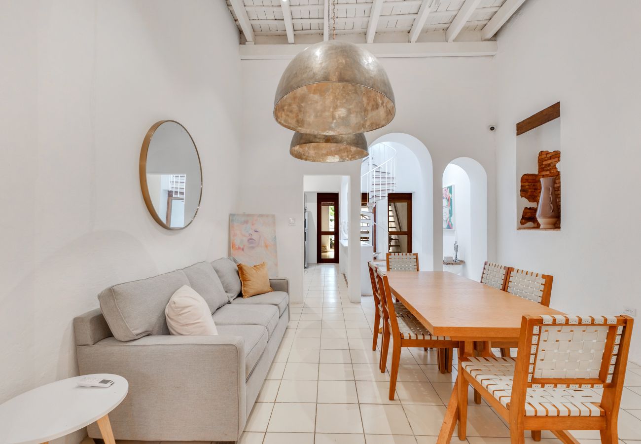 Casa en San Juan - Spacious Colonial Gem with Artistic Flair OSJ