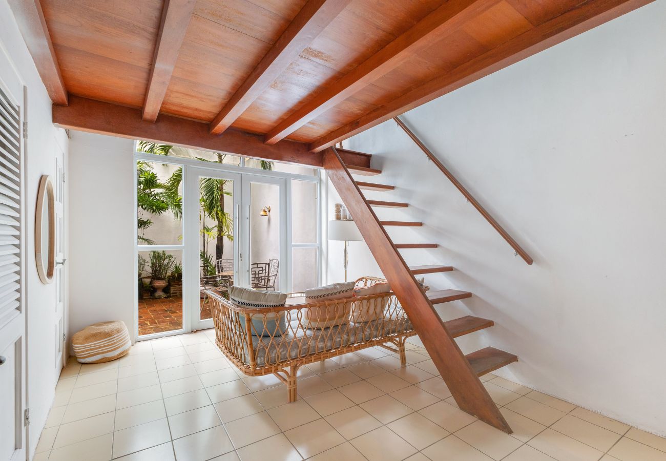 Casa en San Juan - Spacious Colonial Gem with Artistic Flair OSJ