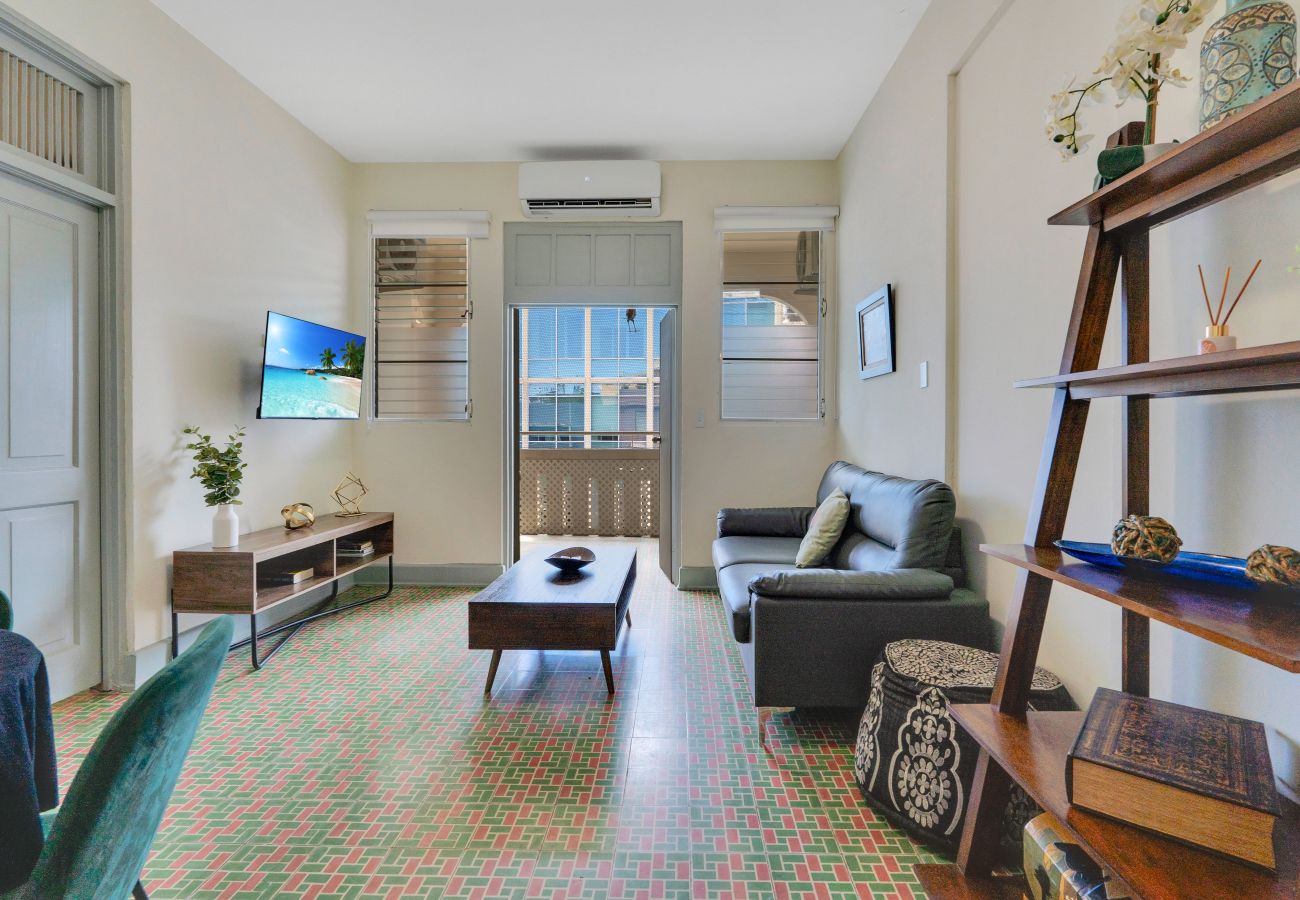 Apartamento en San Juan - Apartamento Renovado en Miramar para 6 Personas con Generador de Luz