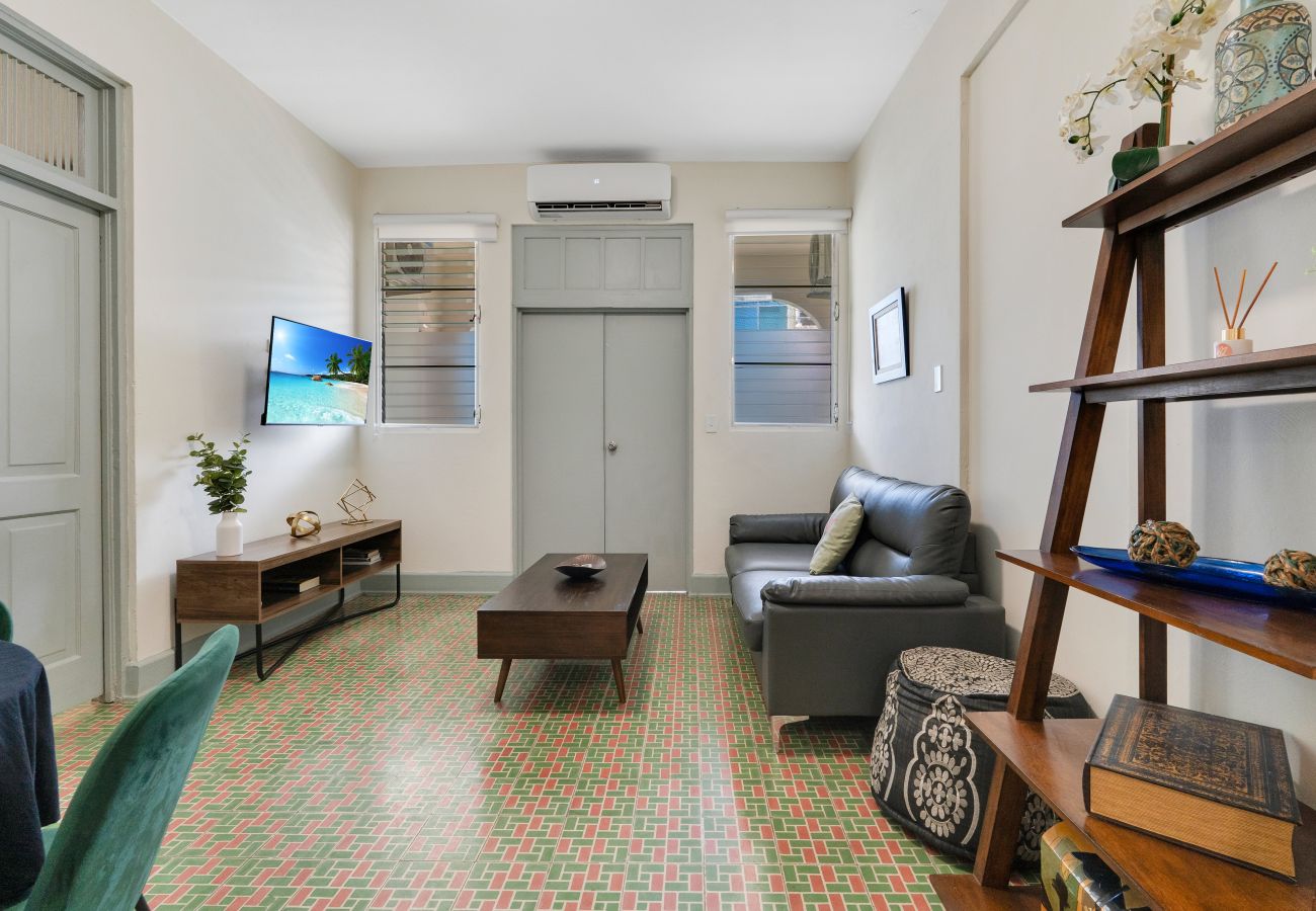 Apartamento en San Juan - Apartamento Renovado en Miramar para 6 Personas con Generador de Luz