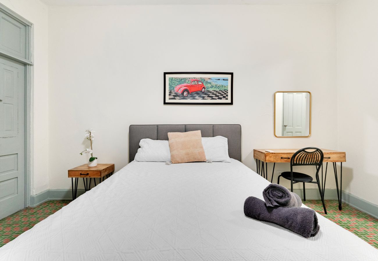 Apartamento en San Juan - Apartamento Renovado en Miramar para 6 Personas con Generador de Luz