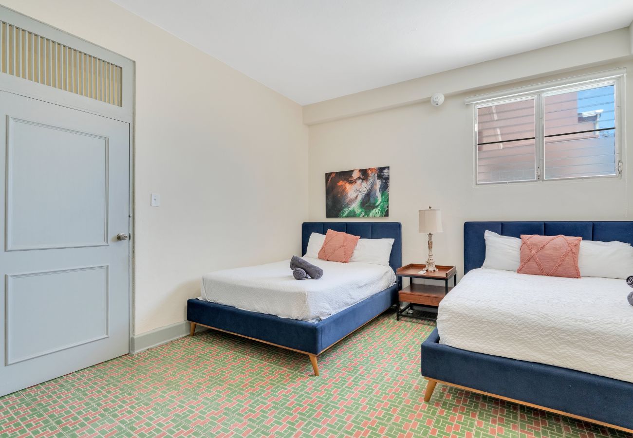 Apartamento en San Juan - Apartamento Renovado en Miramar para 6 Personas con Generador de Luz