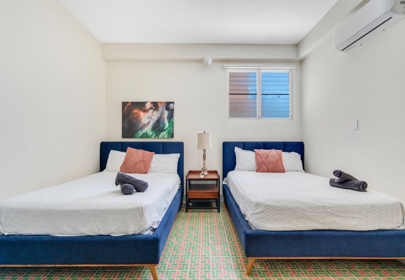 Apartamento en San Juan - Apartamento Renovado en Miramar para 6 Personas con Generador de Luz
