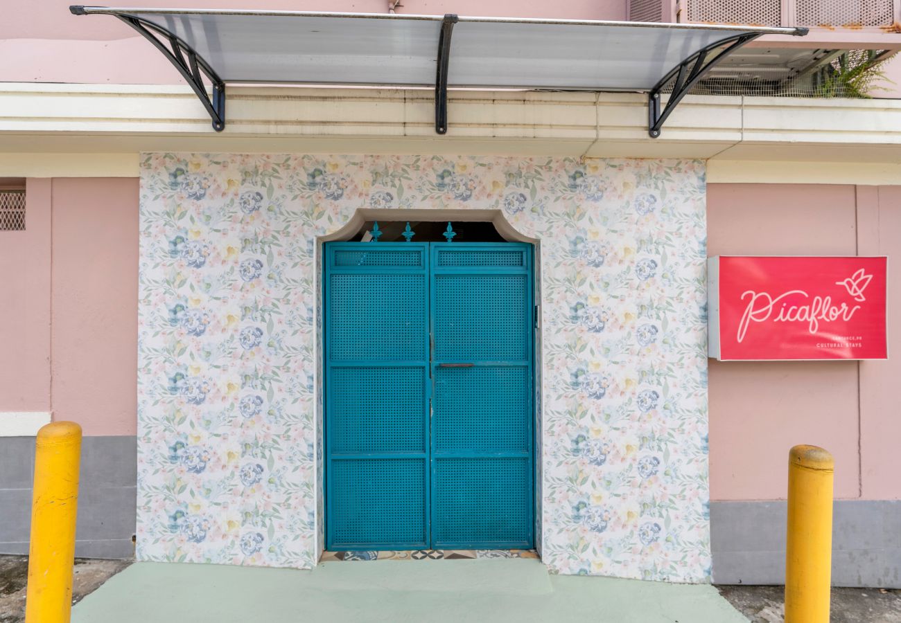 Apartamento en San Juan - Apartamento Renovado en Miramar para 6 Personas con Generador de Luz