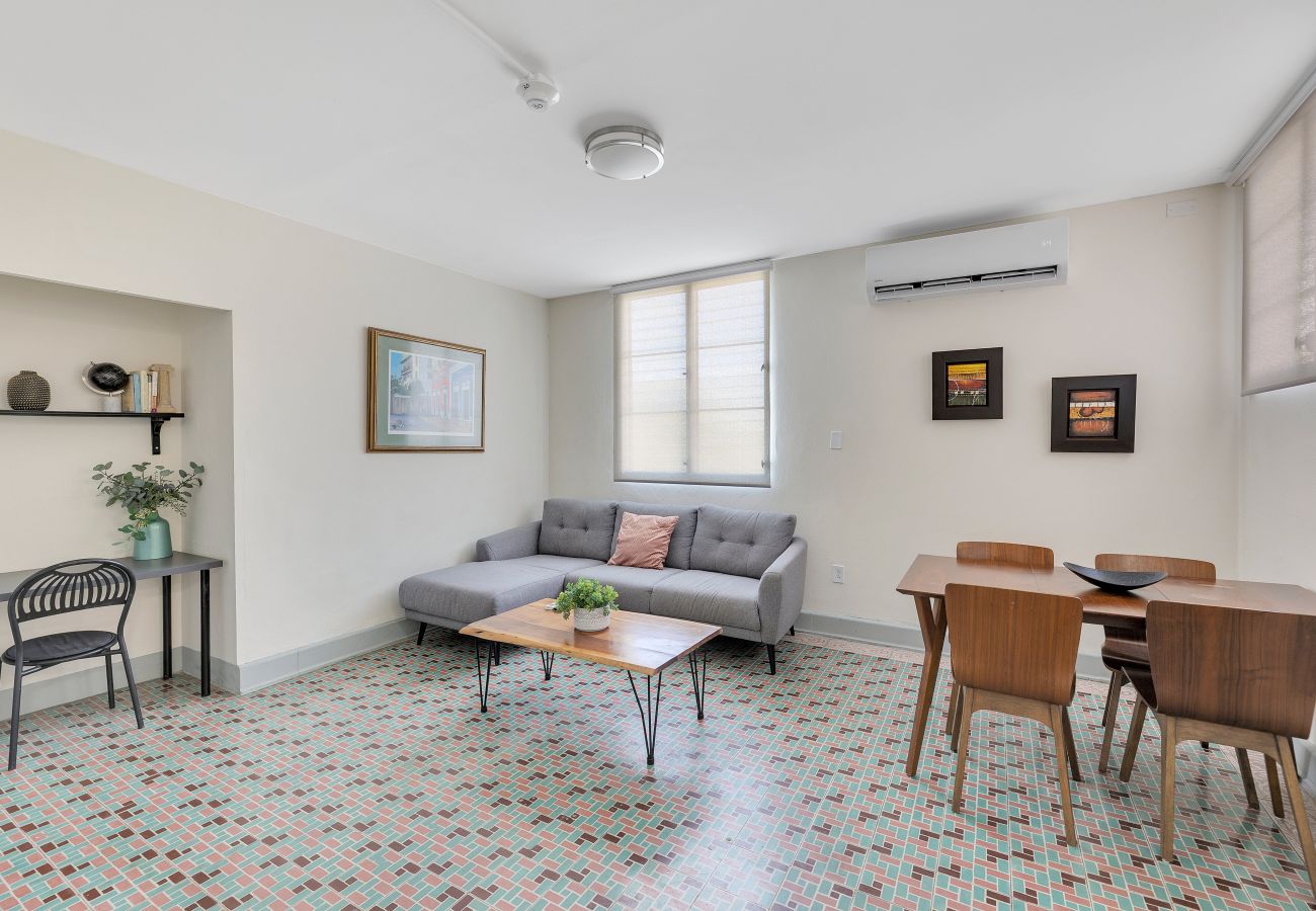 Apartamento en San Juan - Encantador apartamento de 2 habitaciones con balcón y planta eléctrica en San Juan