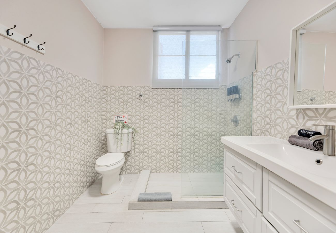 Apartamento en San Juan - Encantador apartamento de 2 habitaciones con balcón y planta eléctrica en San Juan