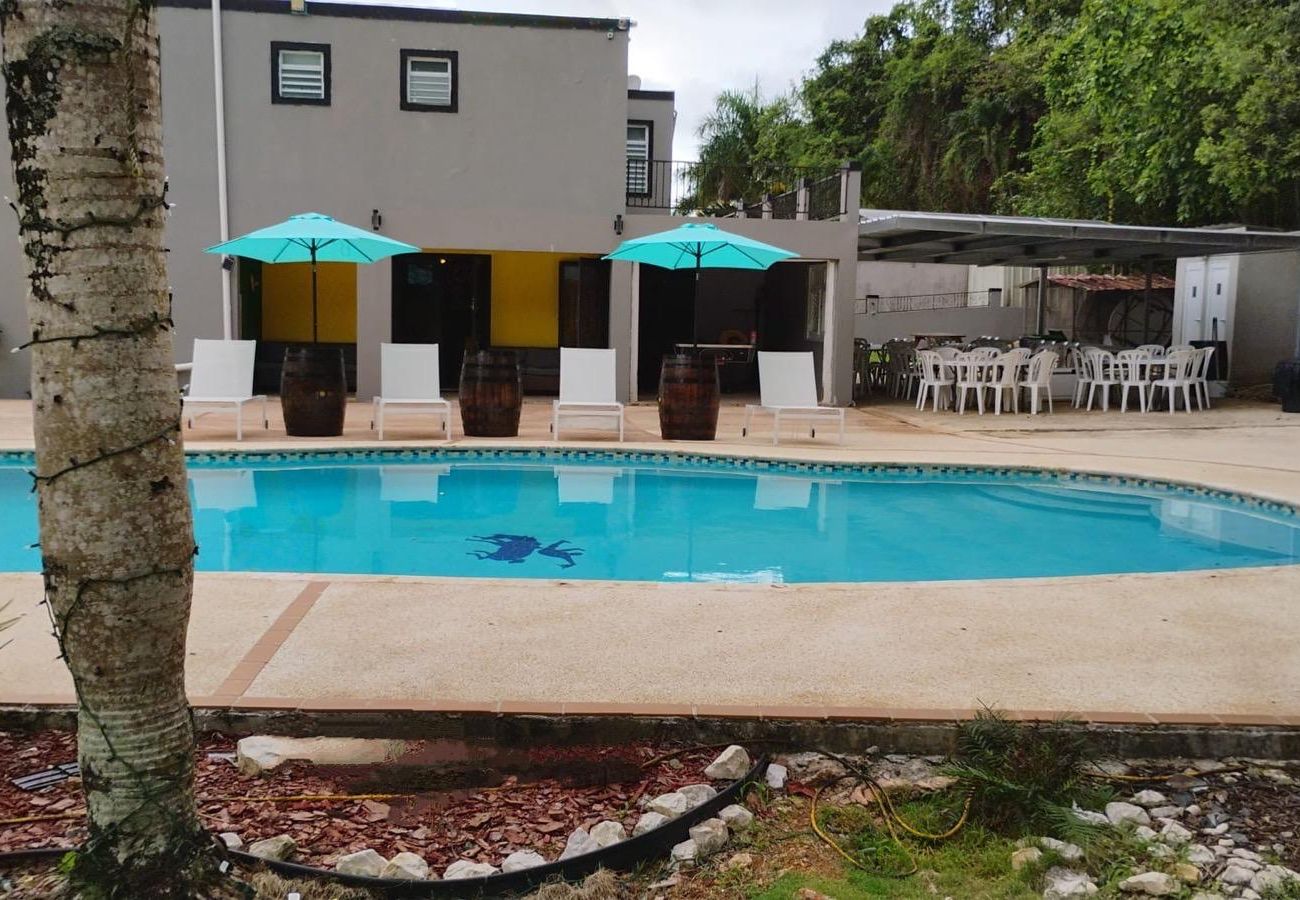 Casa en Vega Baja - Hacienda M&B · Perfecta para Grupos, con Piscina y Patio Espacioso