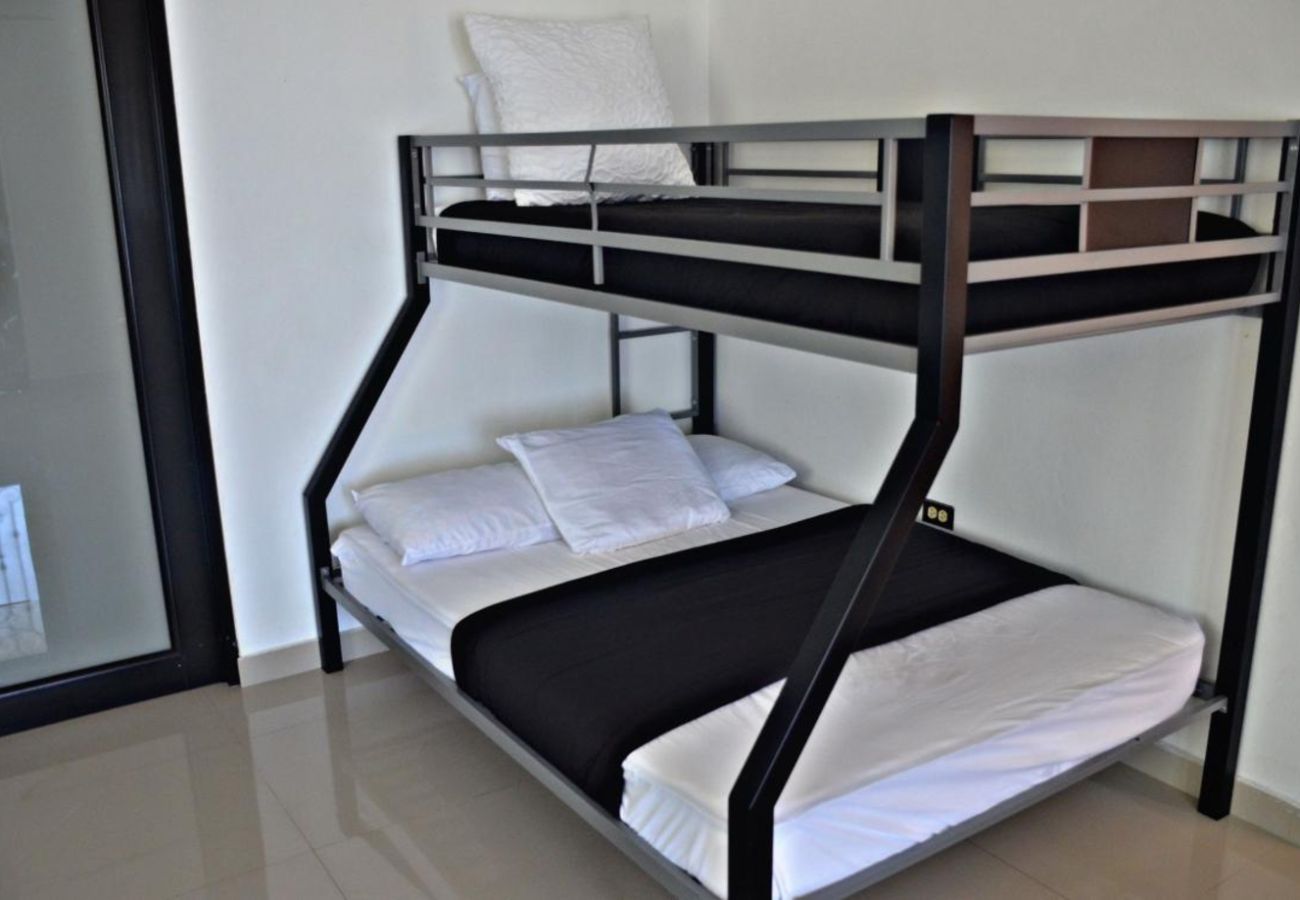 Casa en Vega Baja - Hacienda M&B · Perfecta para Grupos, con Piscina y Patio Espacioso