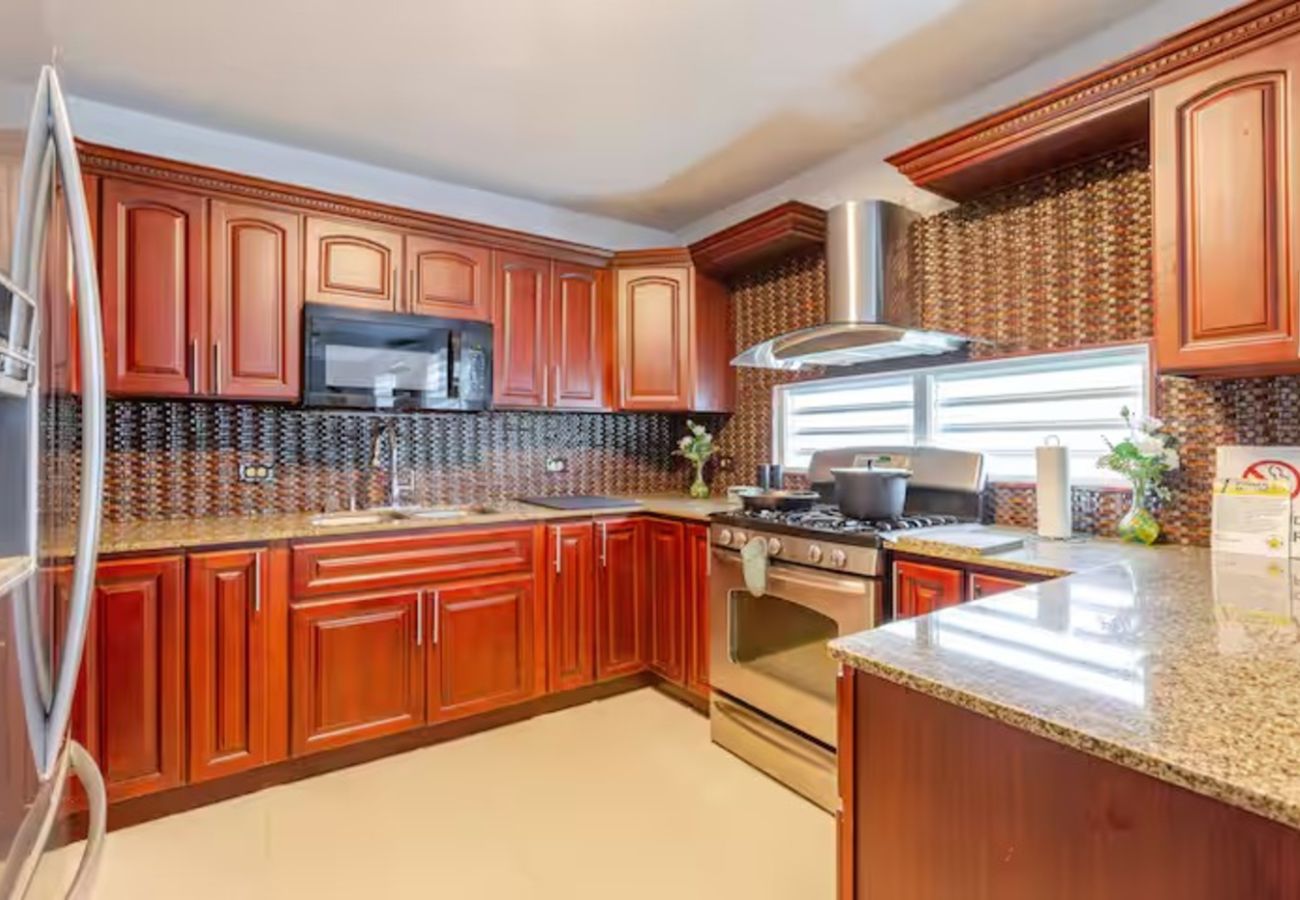 Casa en Vega Baja - Hacienda M&B · Perfecta para Grupos, con Piscina y Patio Espacioso