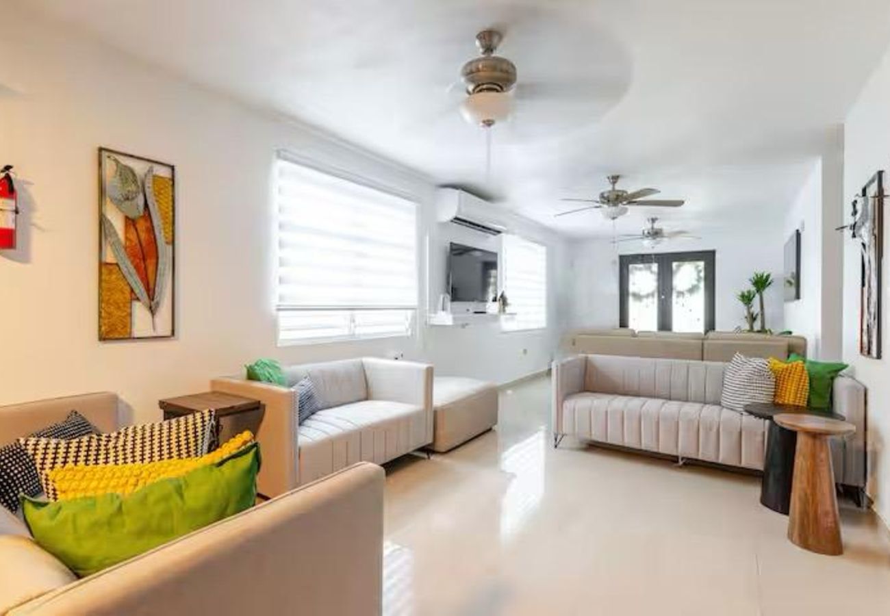 Casa en Vega Baja - Hacienda M&B · Perfecta para Grupos, con Piscina y Patio Espacioso