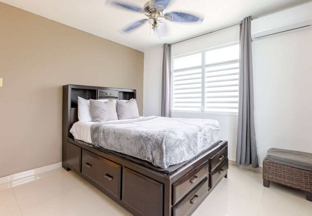 Casa en Vega Baja - Hacienda M&B · Perfecta para Grupos, con Piscina y Patio Espacioso