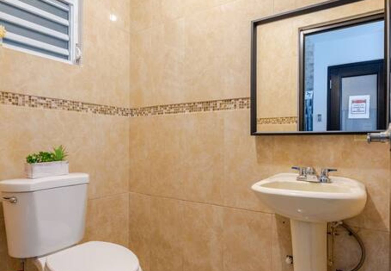 Casa en Vega Baja - Hacienda M&B · Perfecta para Grupos, con Piscina y Patio Espacioso