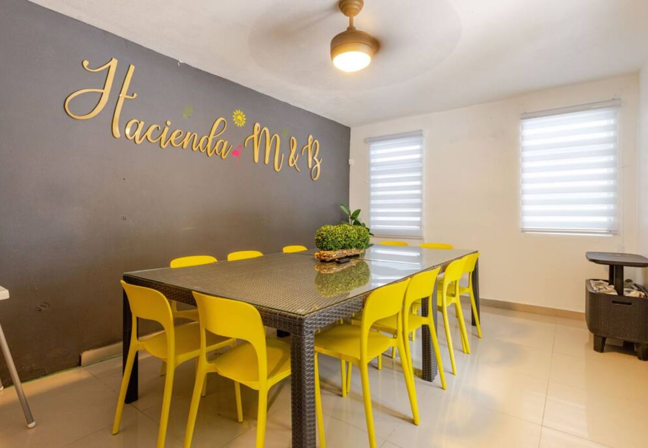 Casa en Vega Baja - Hacienda M&B · Perfecta para Grupos, con Piscina y Patio Espacioso