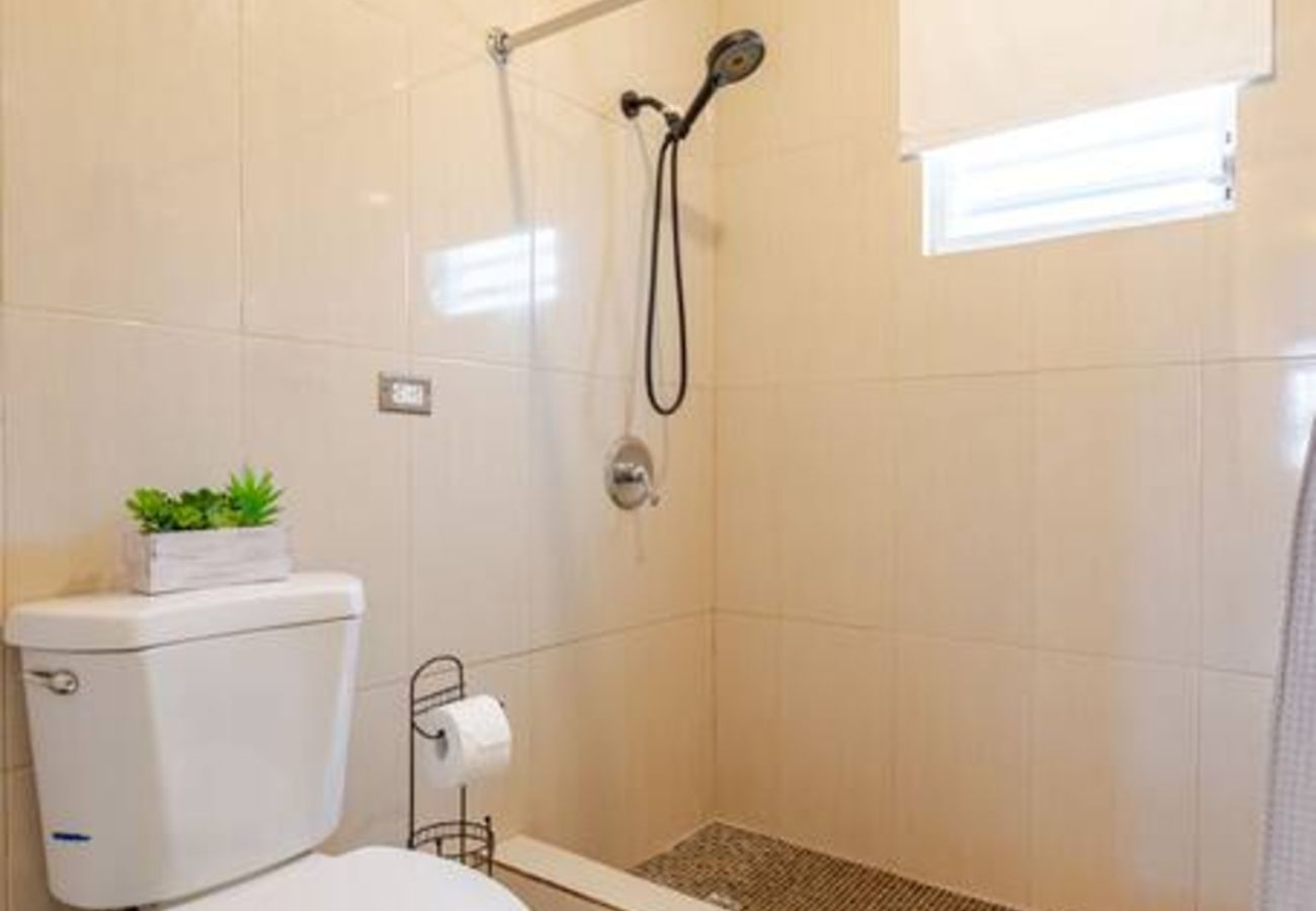 Casa en Vega Baja - Hacienda M&B · Perfecta para Grupos, con Piscina y Patio Espacioso