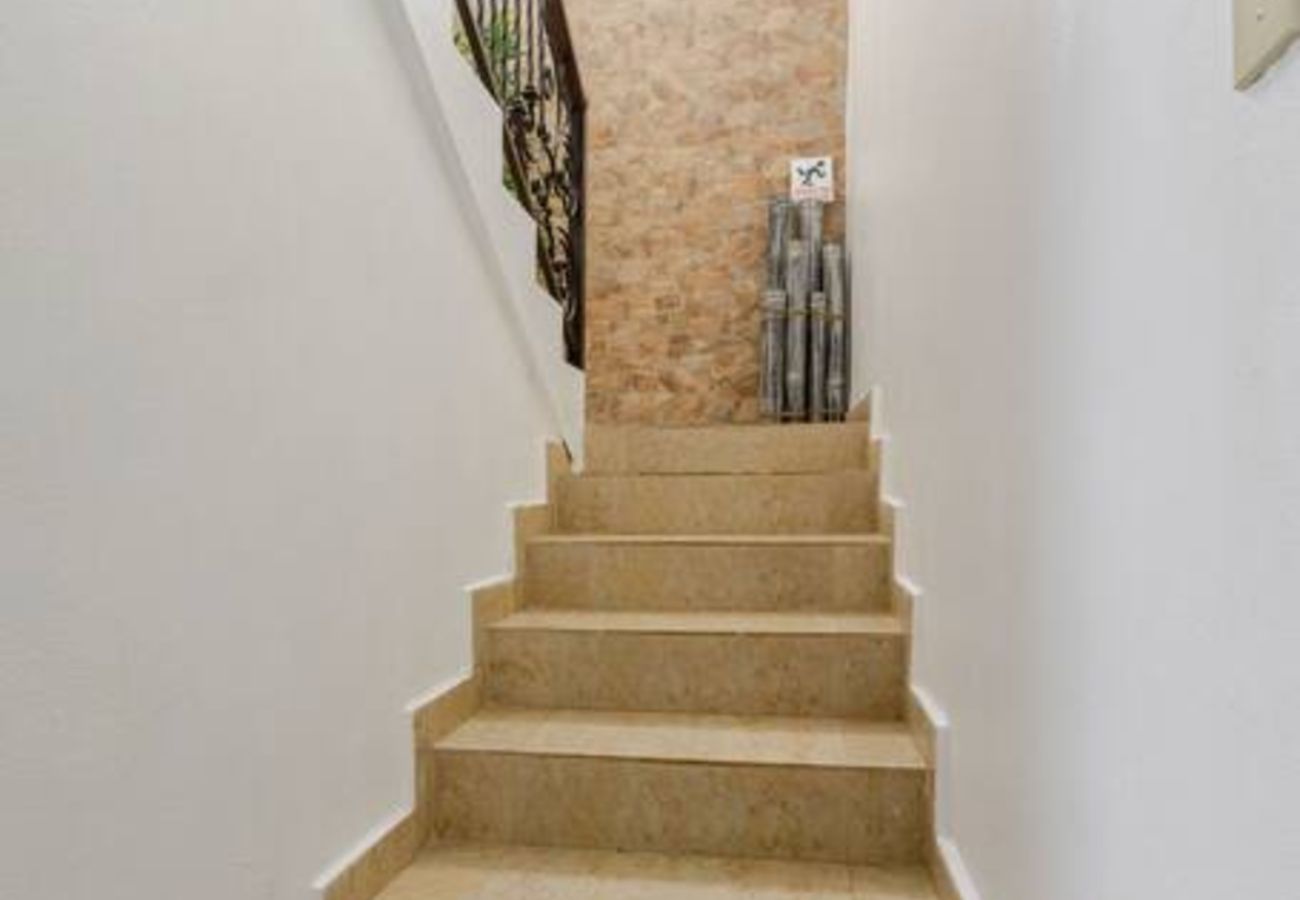 Casa en Vega Baja - Hacienda M&B · Perfecta para Grupos, con Piscina y Patio Espacioso