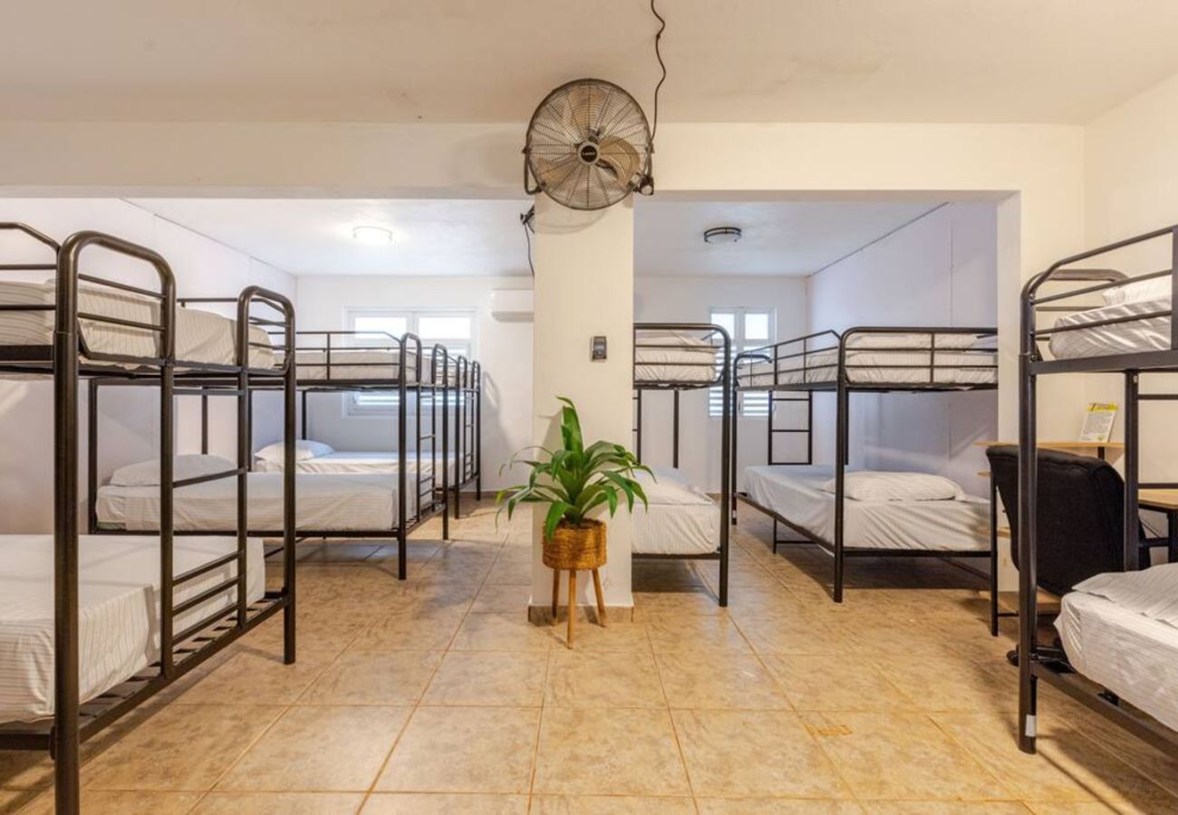 Casa en Vega Baja - Hacienda M&B · Perfecta para Grupos, con Piscina y Patio Espacioso