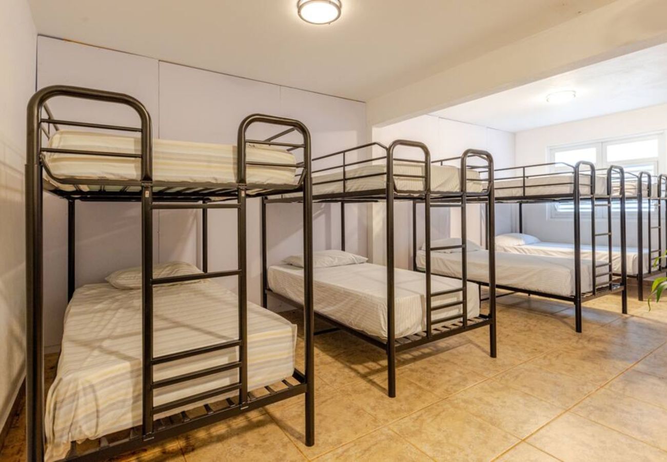Casa en Vega Baja - Hacienda M&B · Perfecta para Grupos, con Piscina y Patio Espacioso