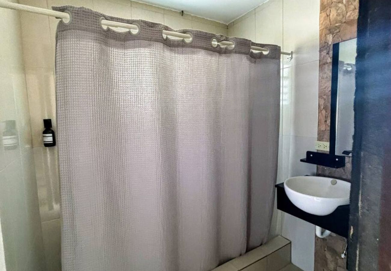 Casa en Vega Baja - Hacienda M&B · Perfecta para Grupos, con Piscina y Patio Espacioso