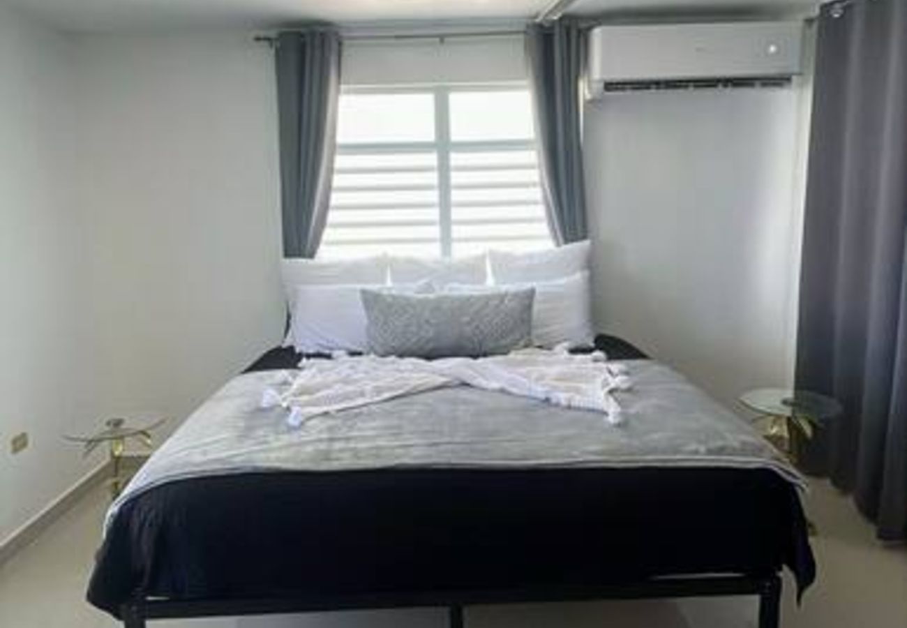 Casa en Vega Baja - Hacienda M&B · Perfecta para Grupos, con Piscina y Patio Espacioso