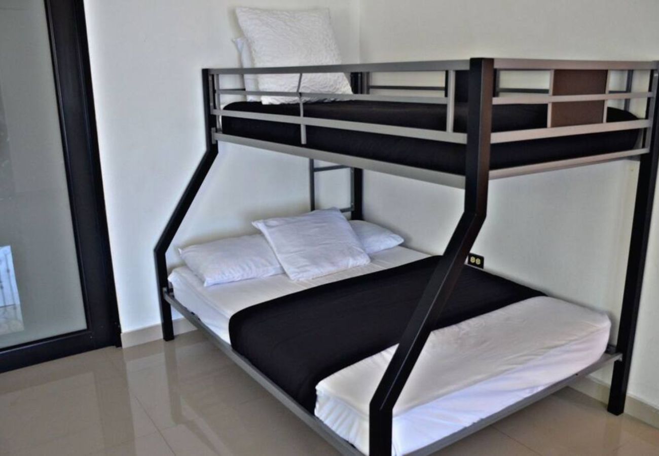 Casa en Vega Baja - Hacienda M&B · Perfecta para Grupos, con Piscina y Patio Espacioso