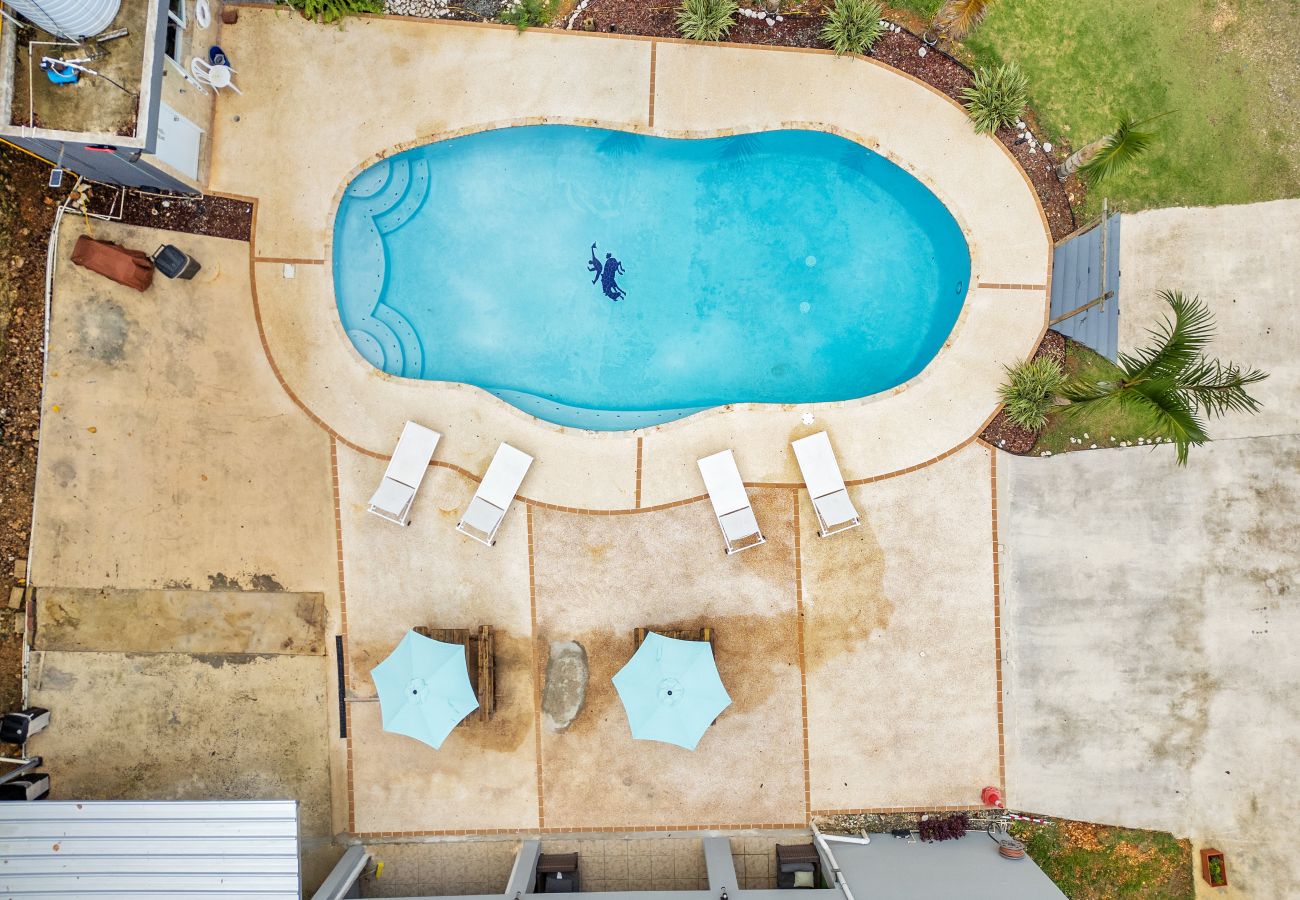 Casa en Vega Baja - Hacienda M&B · Perfecta para Grupos, con Piscina y Patio Espacioso