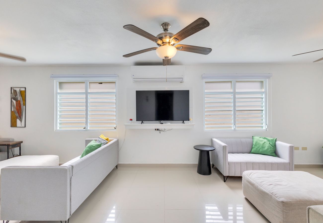 Casa en Vega Baja - Hacienda M&B · Perfecta para Grupos, con Piscina y Patio Espacioso