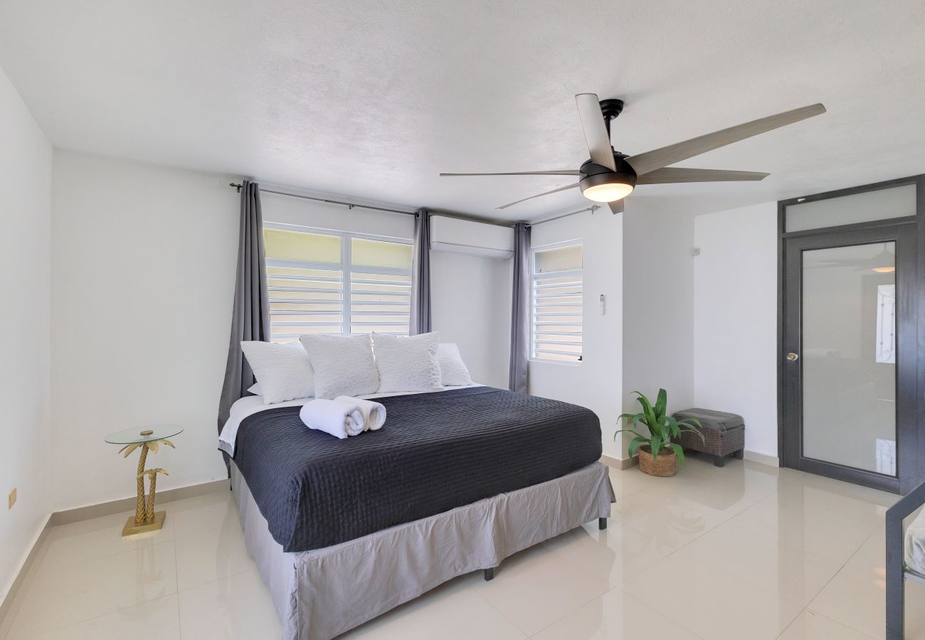 Casa en Vega Baja - Hacienda M&B · Perfecta para Grupos, con Piscina y Patio Espacioso