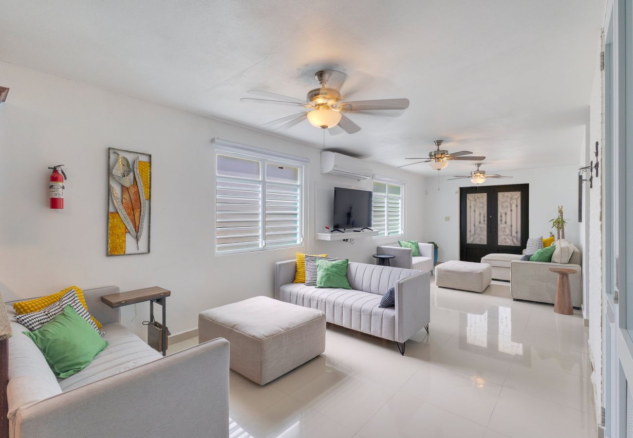 Casa en Vega Baja - Hacienda M&B · Perfecta para Grupos, con Piscina y Patio Espacioso
