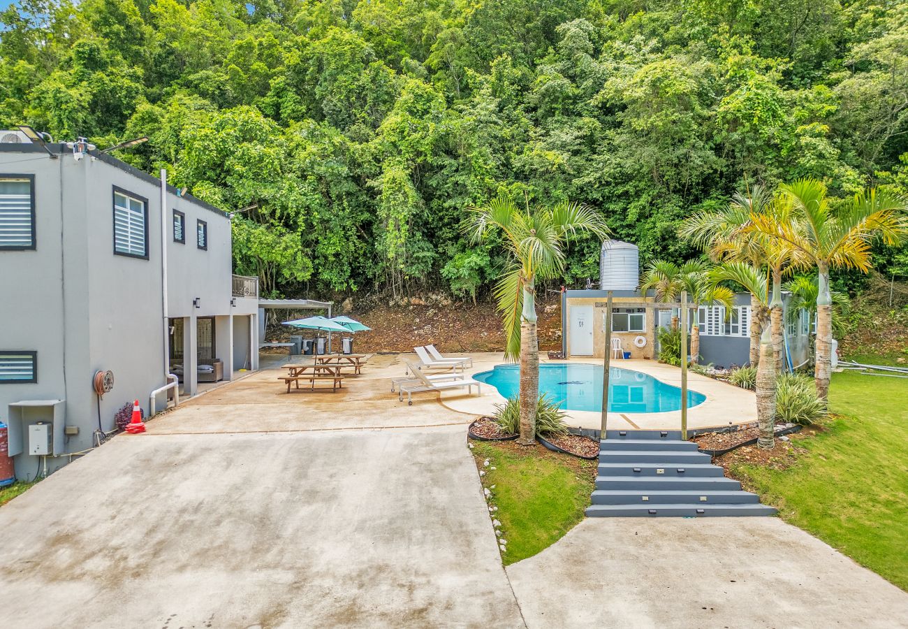Casa en Vega Baja - Hacienda M&B · Perfecta para Grupos, con Piscina y Patio Espacioso