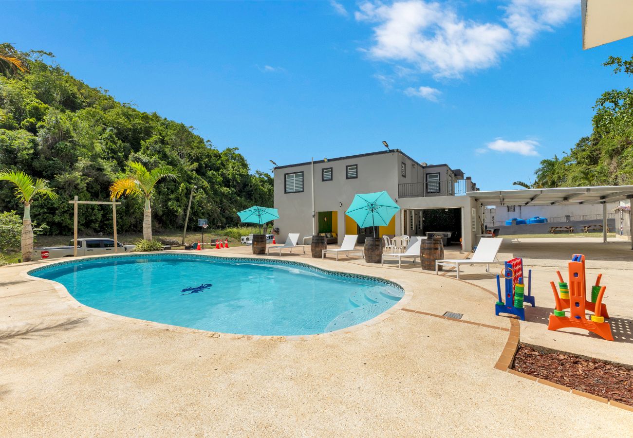 Casa en Vega Baja - Hacienda M&B · Perfecta para Grupos, con Piscina y Patio Espacioso