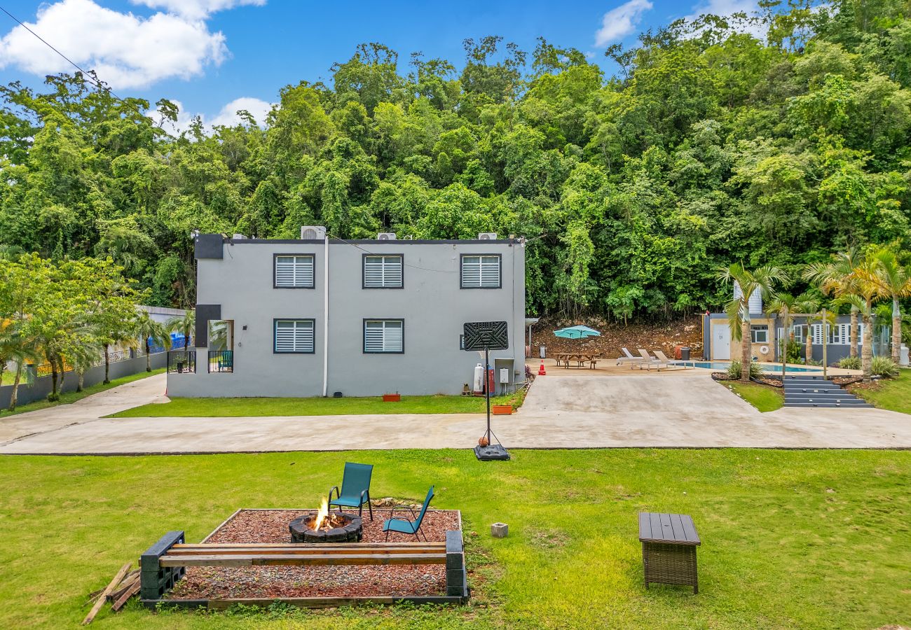 Casa en Vega Baja - Hacienda M&B · Perfecta para Grupos, con Piscina y Patio Espacioso